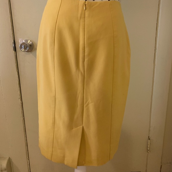 Banana Republic Butter Yellow Pencil Skirt - Picture 3 of 6